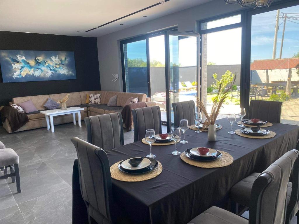 Adrians villa photo 4