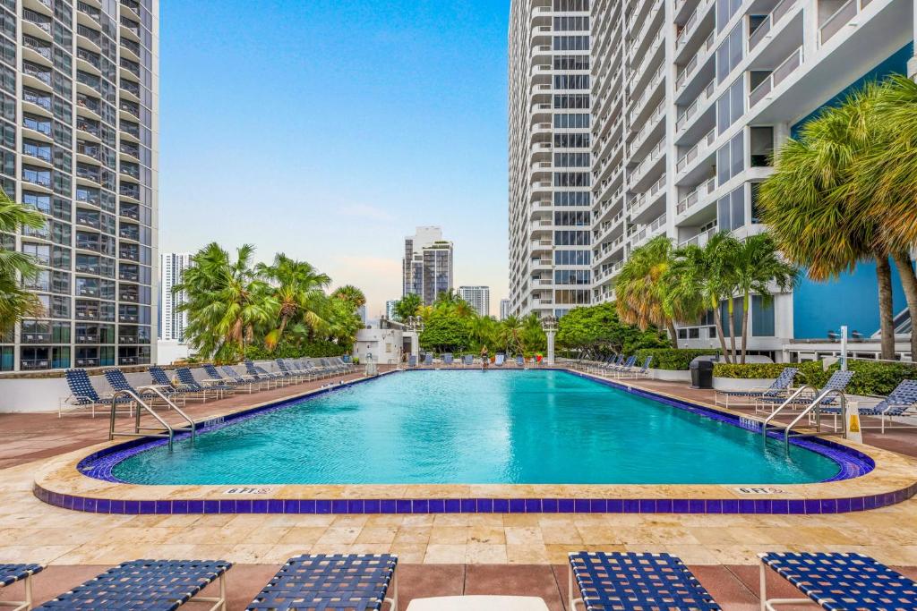 Doubletree Grand Hotel Biscayne Bay - Tap to explore photos