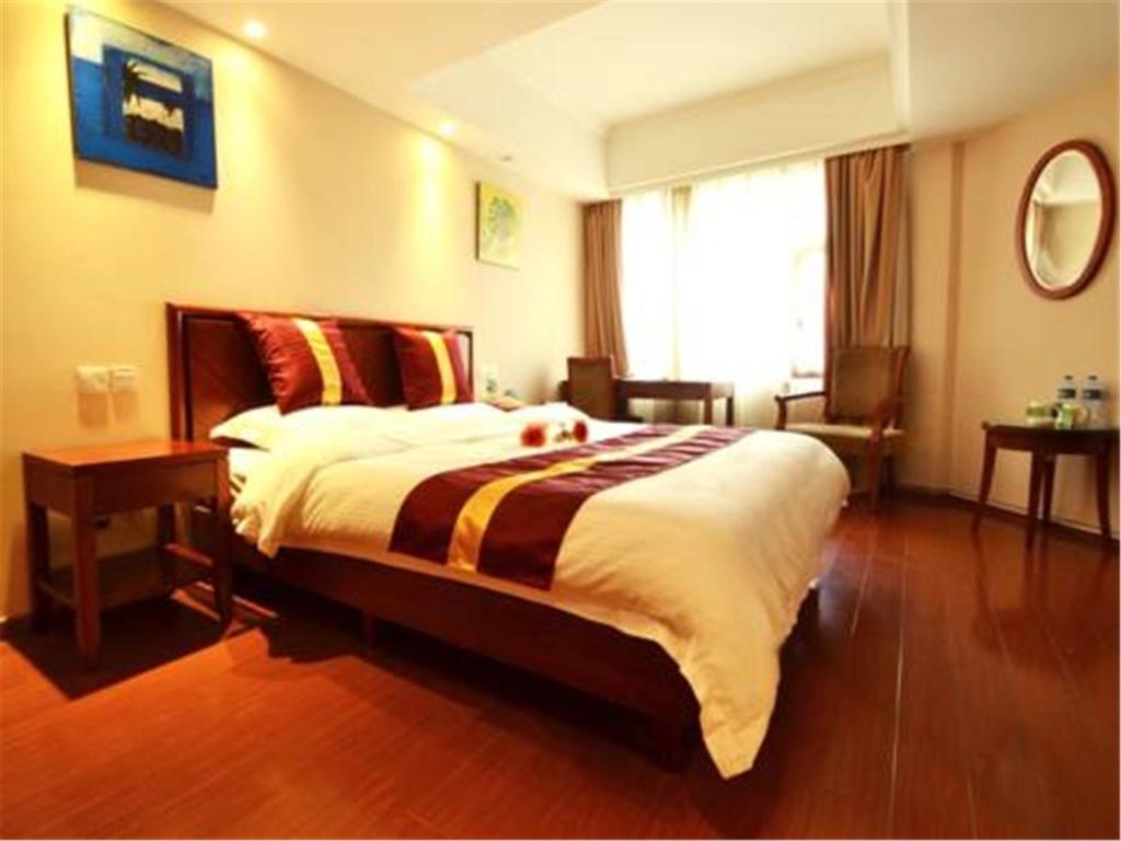 Двухместный (Номер Делюкс с кроватью размера «queen-size»), GreenTree Inn ShangHai JingAn XinZha Road Business Hotel
