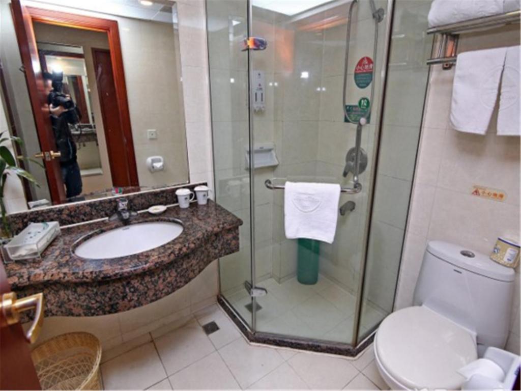 Двухместный (Двухместный номер Делюкс с 2 отдельными кроватями), GreenTree Inn ShangHai JingAn XinZha Road Business Hotel