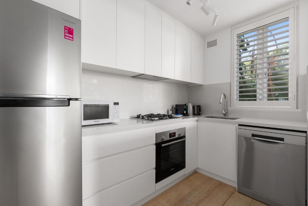 Chic 1-Bed Apartment by Balmoral Beach photo 3