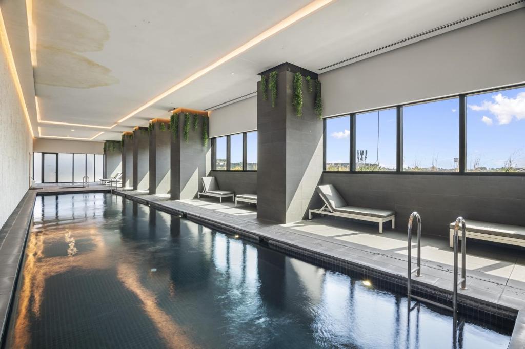 High-Rise 3-Bed Apartment with Premium Amenities photo 3