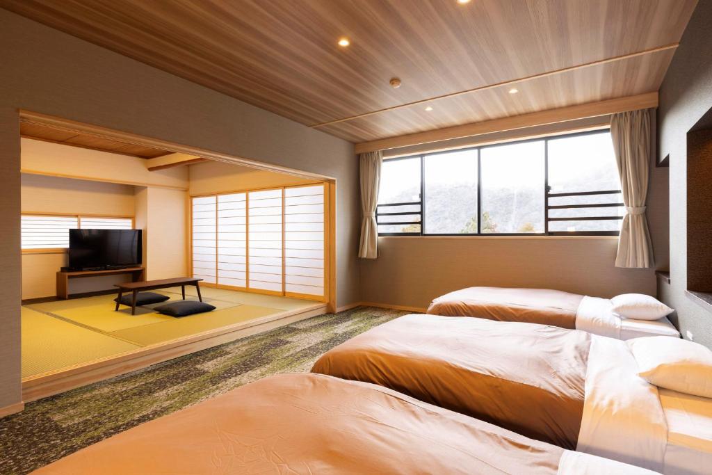 Ooedo Onsen Monogatari Premium Yamanaka Grand Hotel - Tap to explore photos