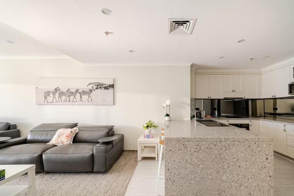 Stunning Darling Harbour View Apartment & Parking photo 3