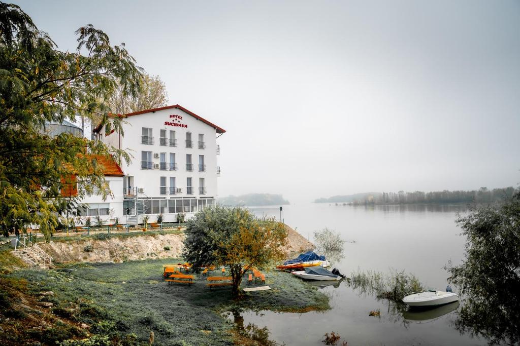 Hotel Sucidava - Tap to explore photos