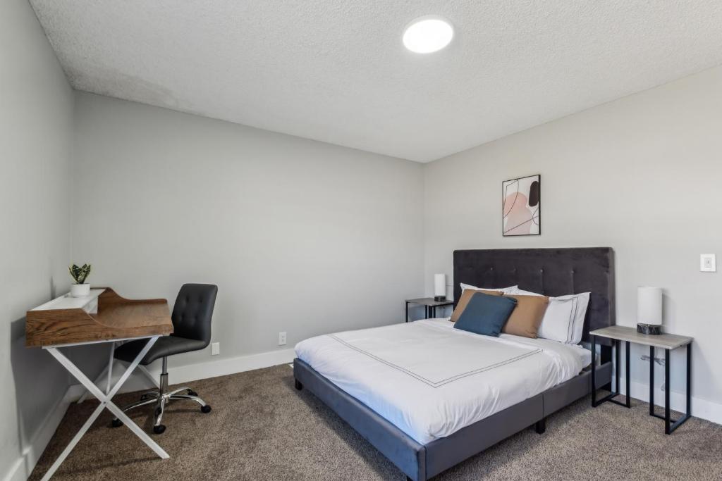 Brentwood S I Cozy & Comfy I 2bd 15 Bth image