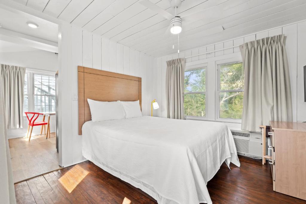 1BD 1BTH Pet-Friendly Sleeps 2 image