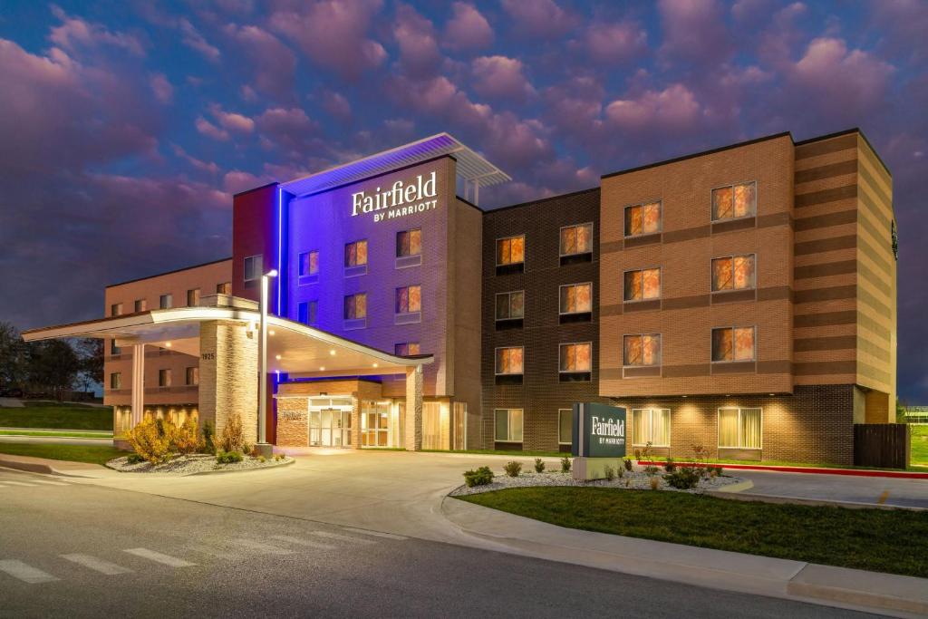 Fairfield by Marriott Inn & Suites Kansas City at The Legends image