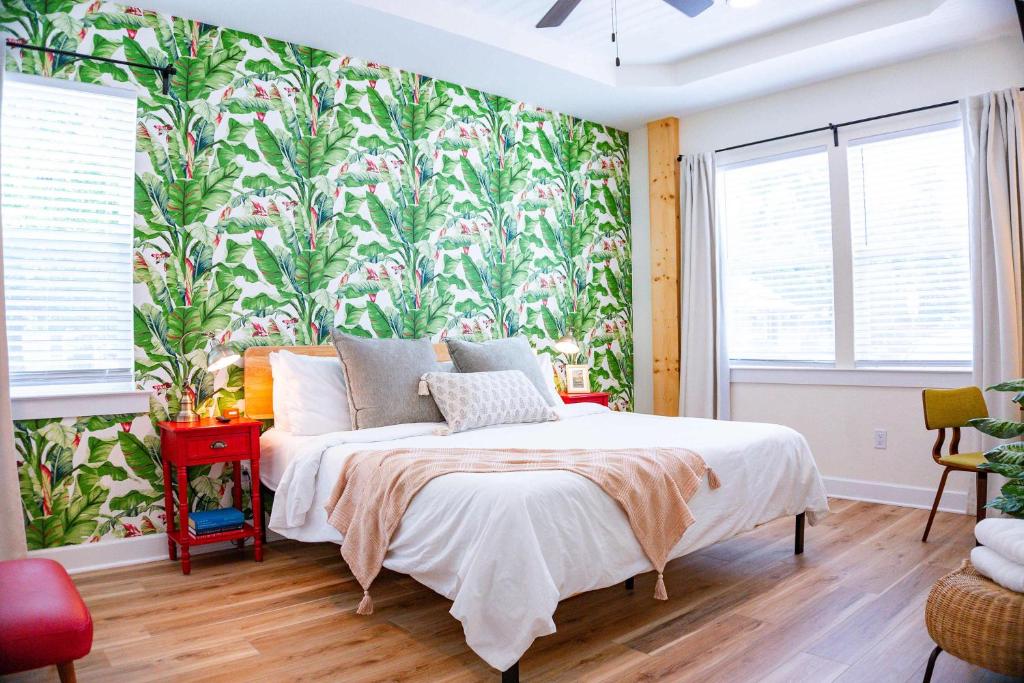 The Royal Crane Suite Newly Built Upscale Central image
