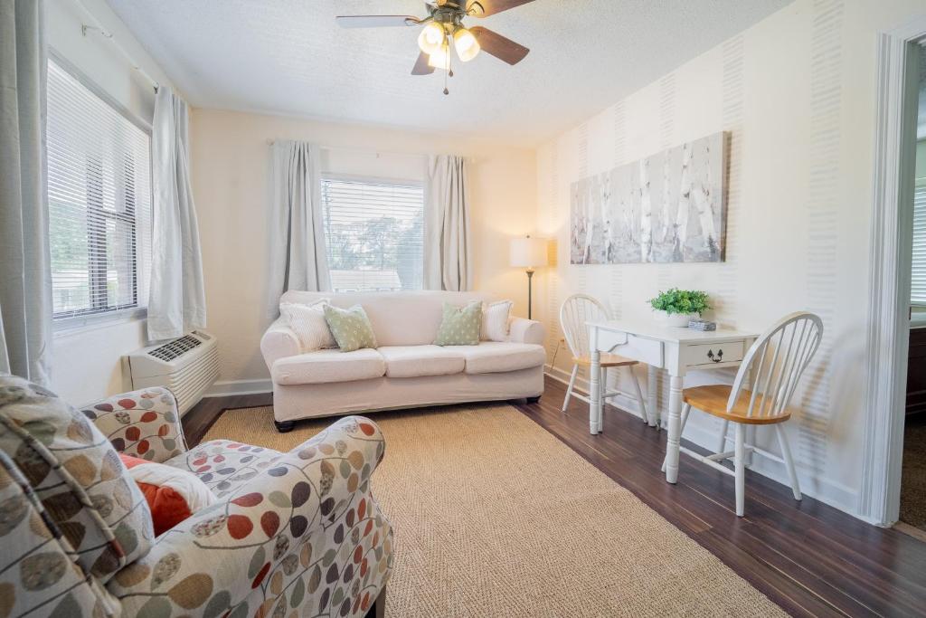 The Flats on Florida St - Super Comfy 2-Bedroom Apartments image