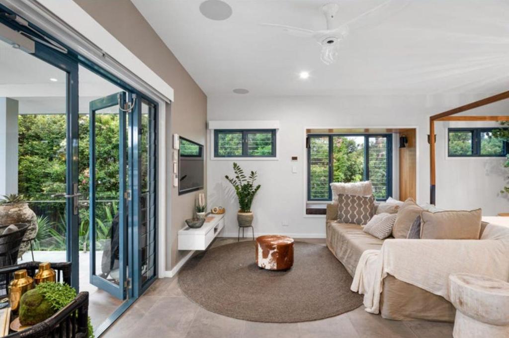 Mimosa Retreat - 250m to Chinamans Beach in Jervis Bay! photo 2