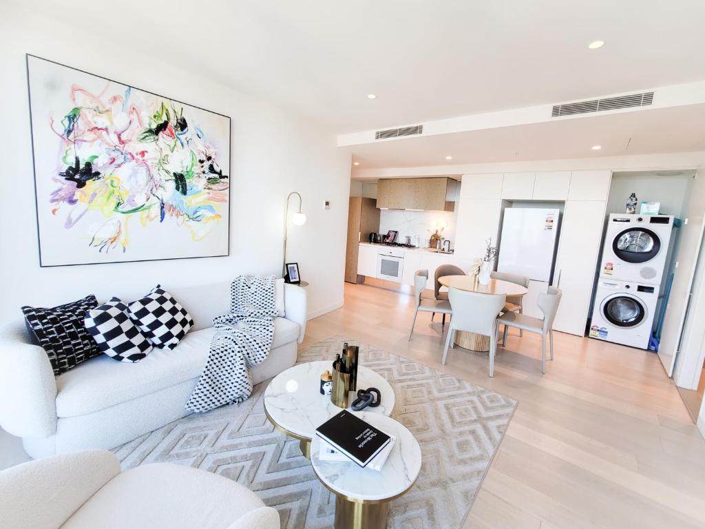 Top CBD Skyline Luxury 2 Beds, 2 Baths Free Parking photo 1