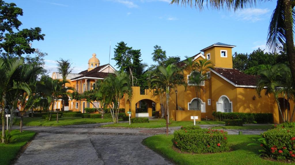 Amatique Bay Hotel photo 2