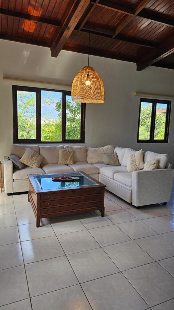 Country Hill Villa with Stunning Views photo 3