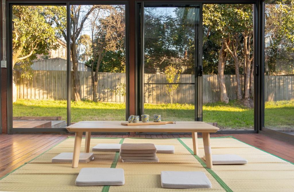 Puddings Tranquil Sunroom Retreat in Glen Waverley photo 1