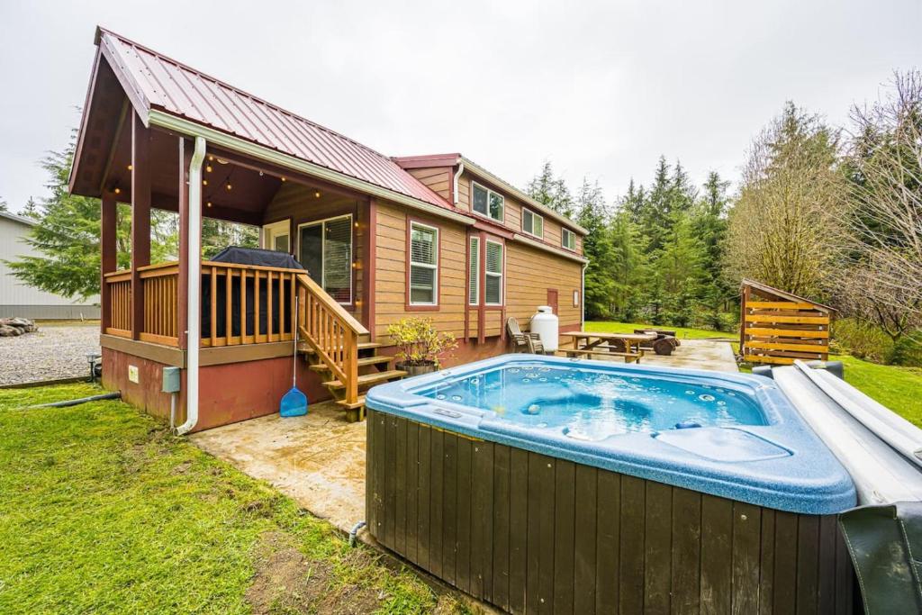 ElkCreek Inn Creekside tiny home image
