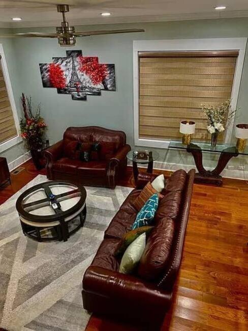 Nashville Downtown Luxury Sleeps 9 at Music City image