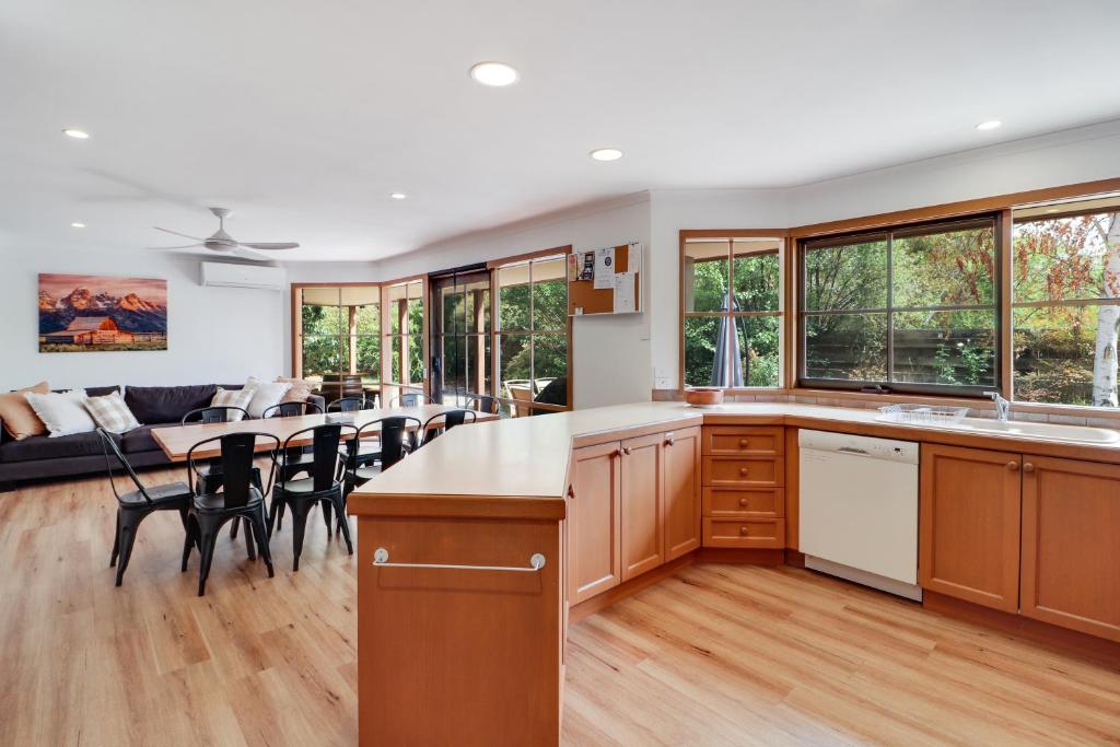 The Link Mansfield - Sleeps 11 photo 4