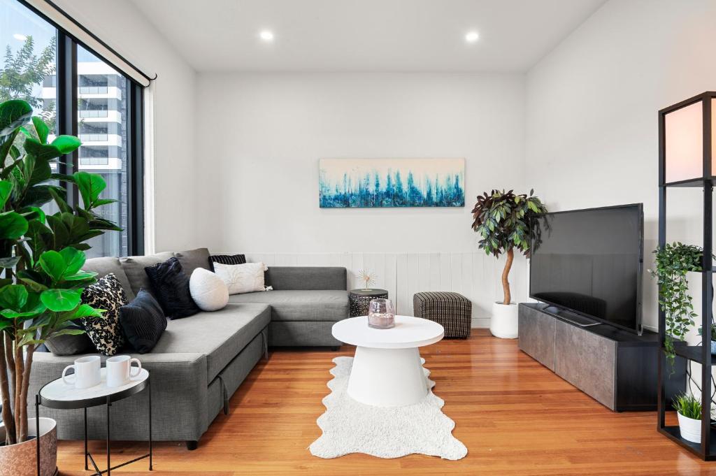 Paradise Getaway 3BR Apt in Clayton with Free Parking photo 1