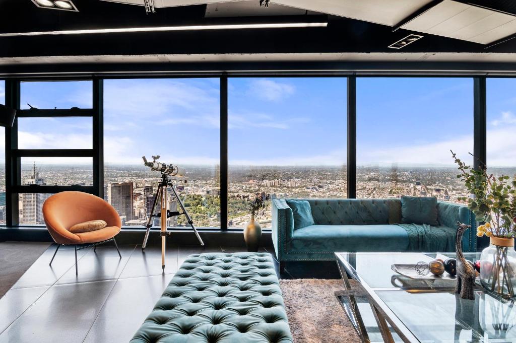 Luxurious Entire Top Floor Penthouse at Eureka Tower photo 1