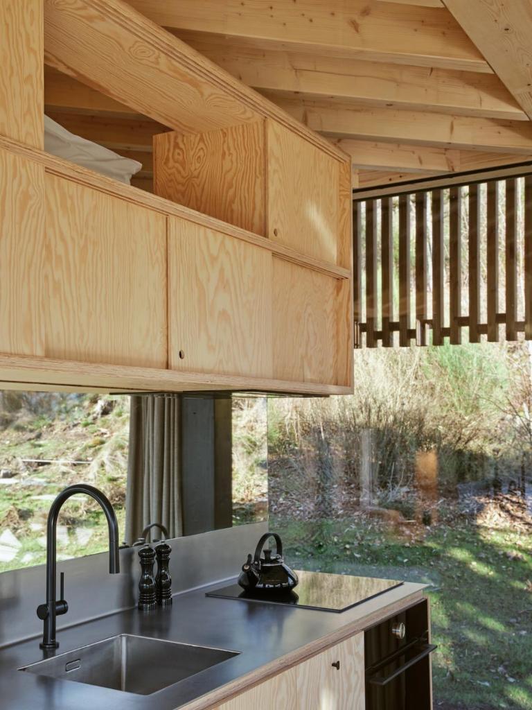 Hutstuf - The Badger & hottub photo 4