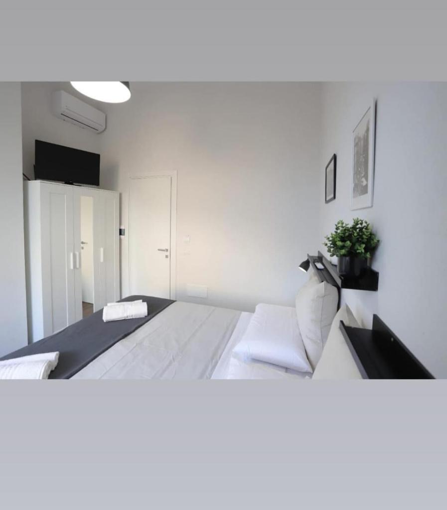 Tammurriata Nera Bedroom Room Type - Standard Double Room