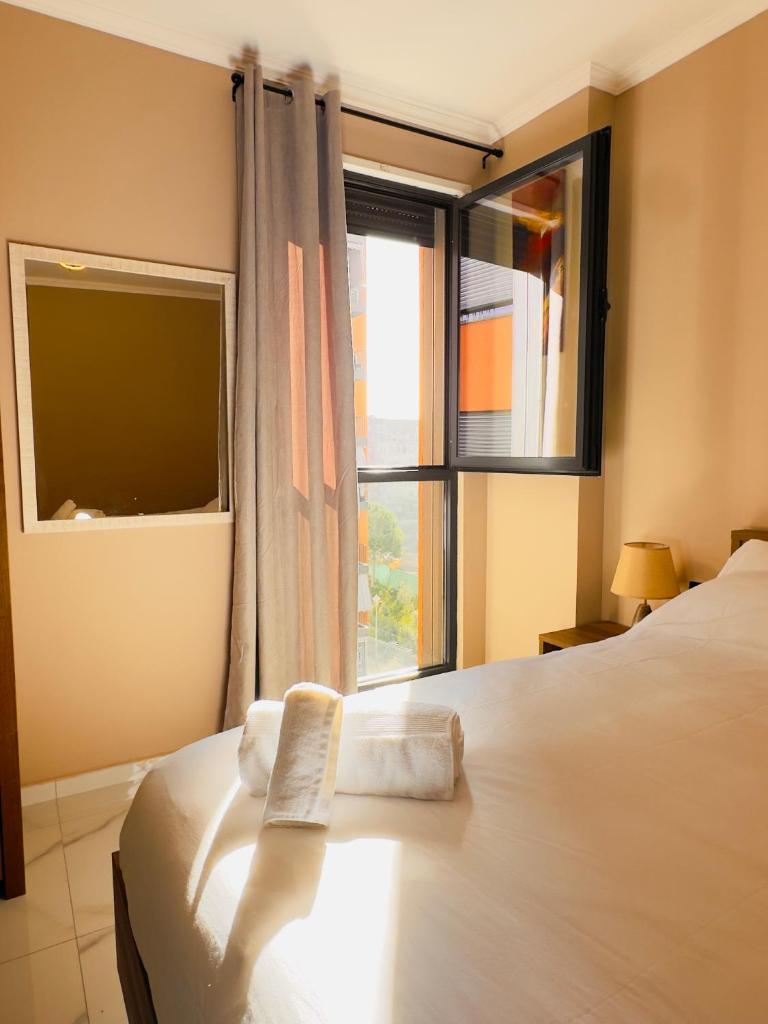 Tirana - GGpremiumstays - 2 double bedrooms deluxe apartment with balcony photo 4