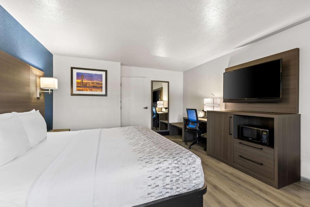 SureStay Hotel by Best Western Phoenix Airport - Tap to explore photos