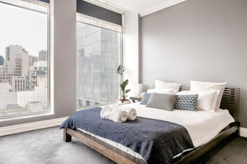 Bright, Luxury Penthouse with Amazing Views photo 1