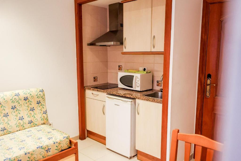 Apartamentos Royal - Tap to explore photos