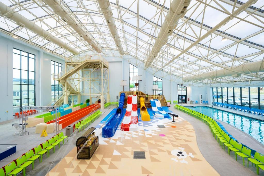 Country Cascades Waterpark Resort image