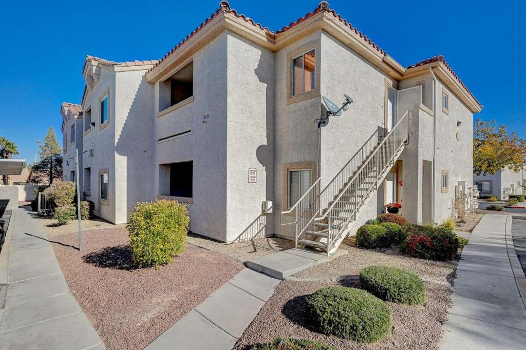 Inviting 1BR 1BA Open Floor Plan image