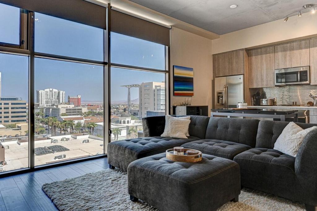 Studio High-Rise in Downtown Vegas image