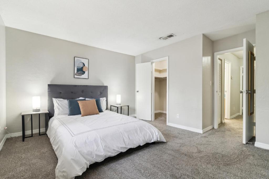 Sweetwater 26d I Beautiful 2bd Apt I Free Parking image