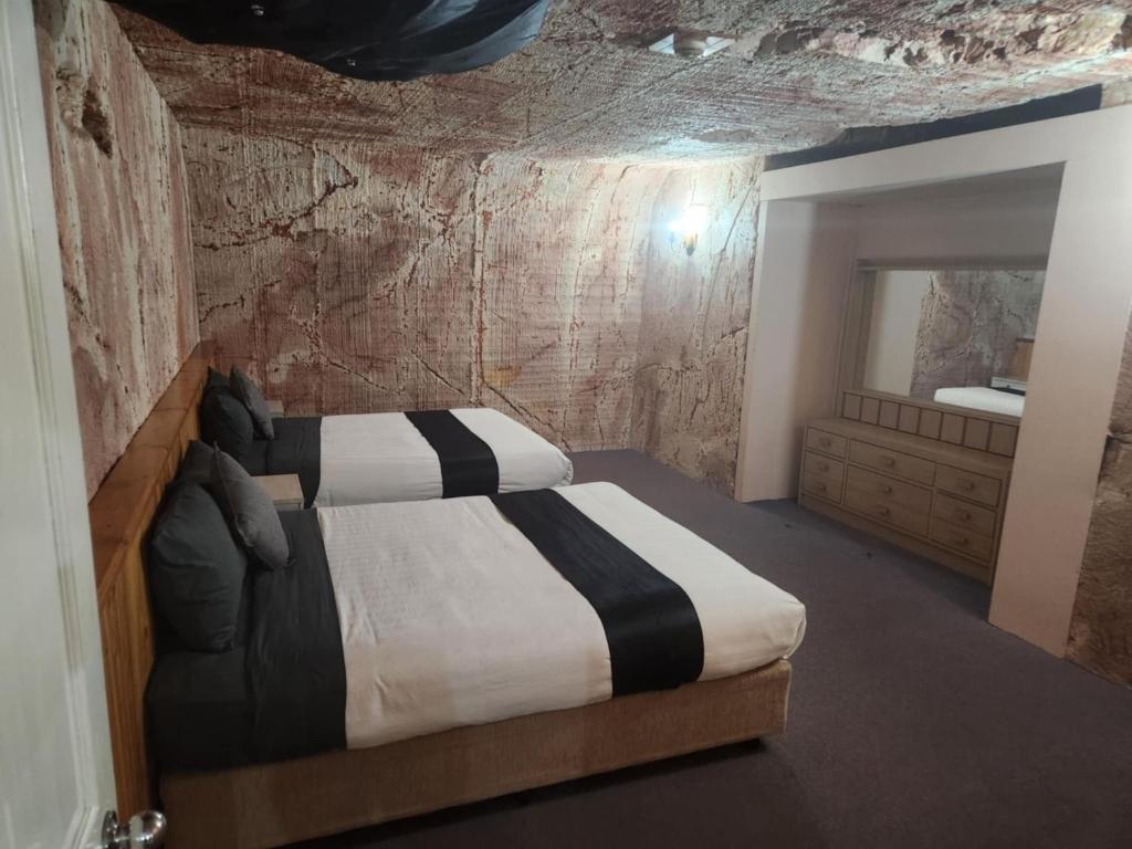 Coober Pedy Experience Motel - Tap to explore photos