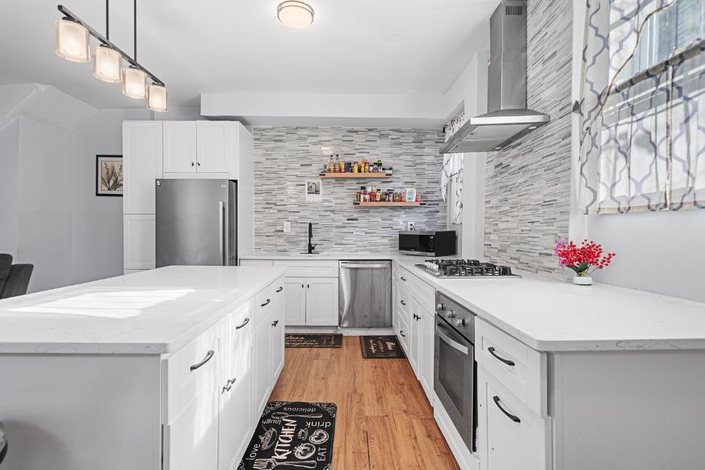 Luxurious townhouse near nyc image