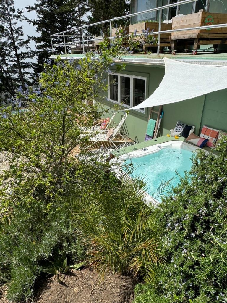 Apartment w hot tub forest & ocean view image