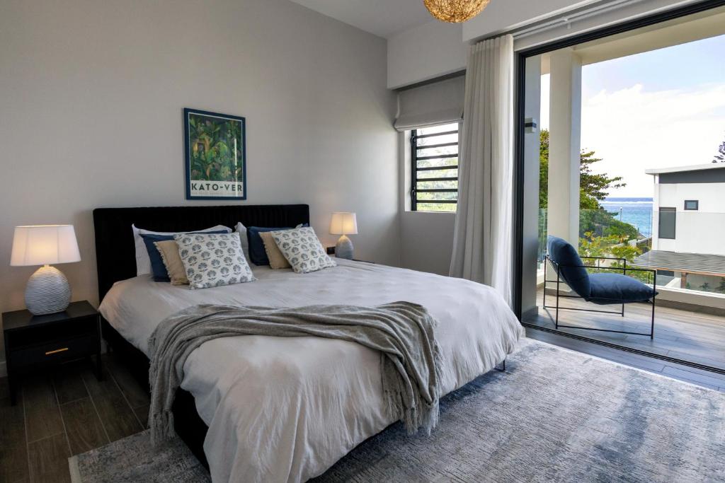 Summer beachfront apartment - Tap to explore photos