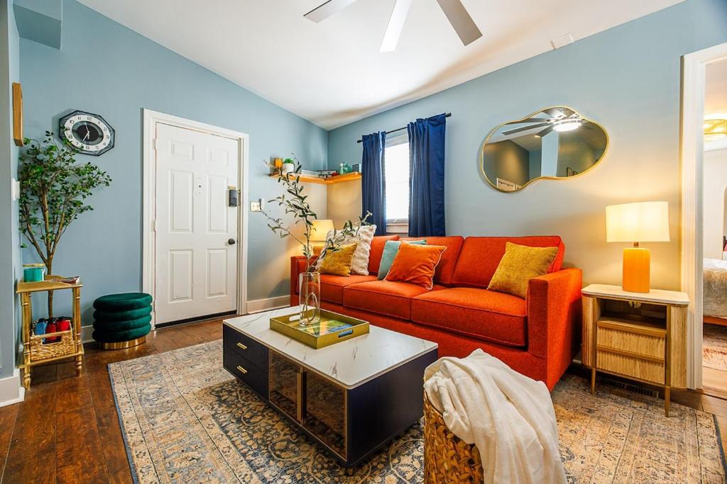 Opulence On Oak Street image