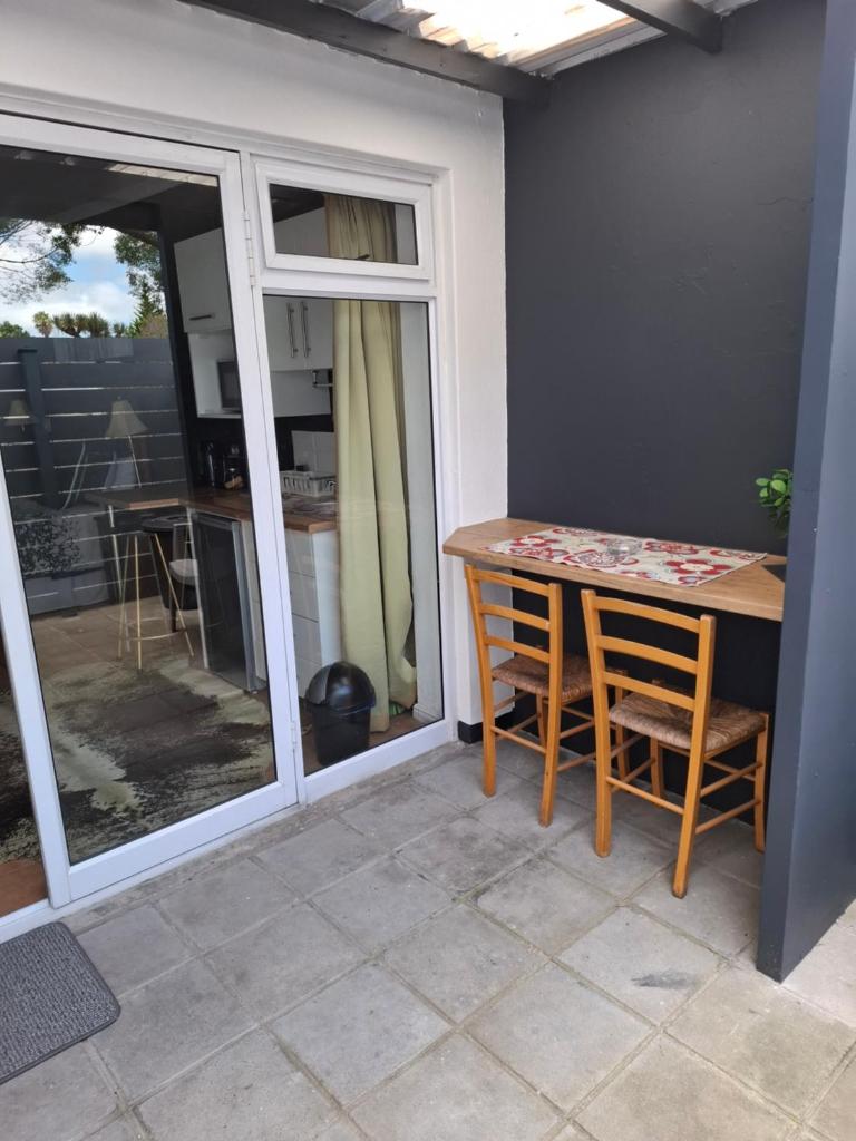 109 on Meyer - Tap to explore photos