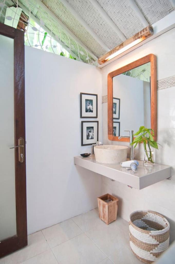 COZY 2 BR Villa Private POOL walk to the beach photo 3