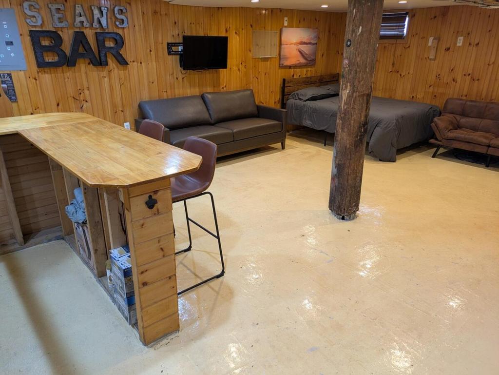 Sean's Bar - Private Apartment image
