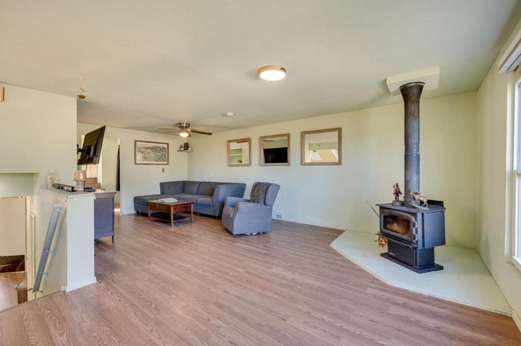 Peaceful Pet-friendly Golden Cabin: 17 Mi to Town! image