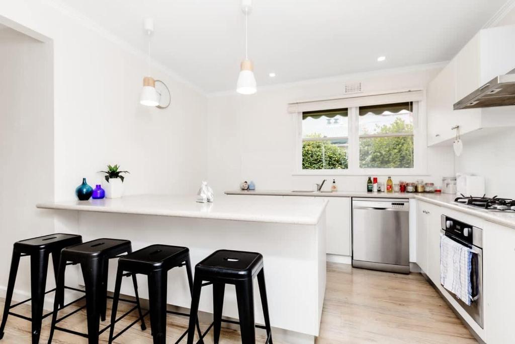 3 Bedroom House At Ballarat Lake Wendouree photo 3