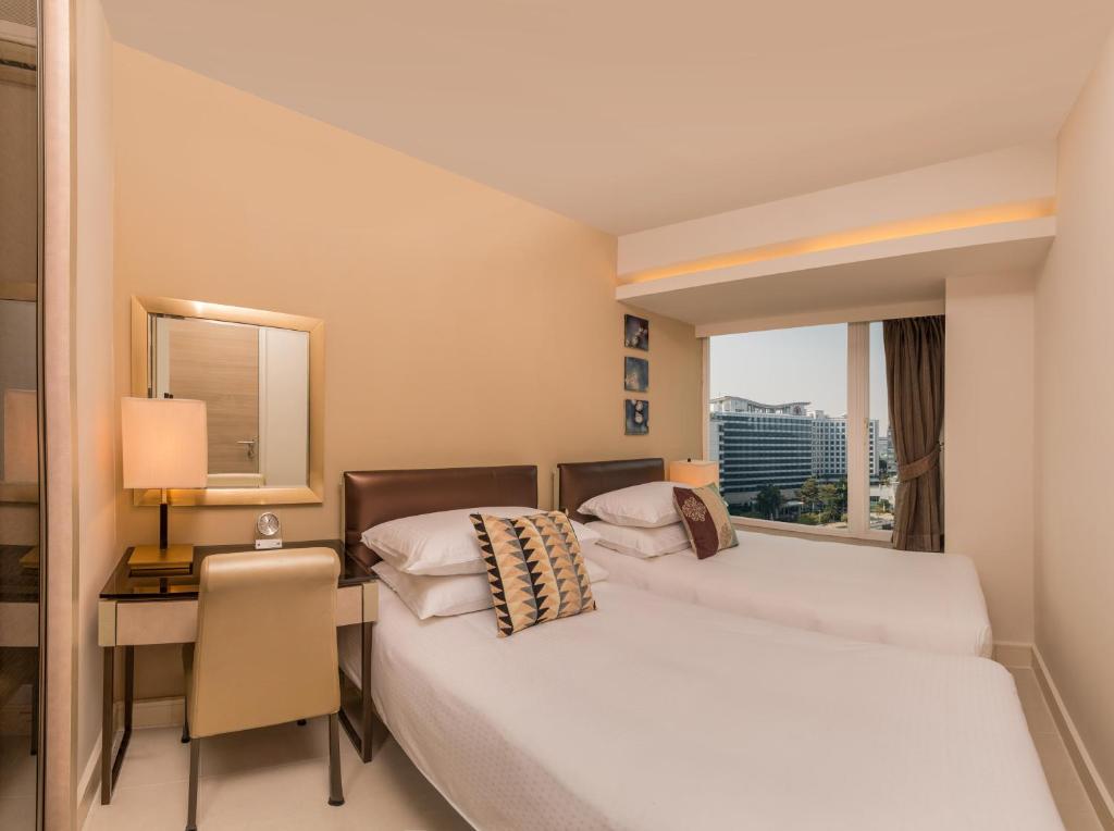 Сьюит (Четырехместный люкс с 2 спальнями и видом на город), Kowloon Harbourfront Hotel