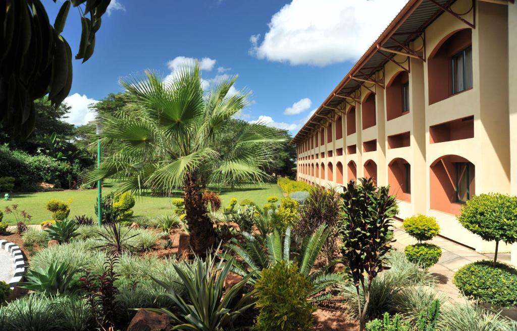 M'kango Golfview Hotel photo 1