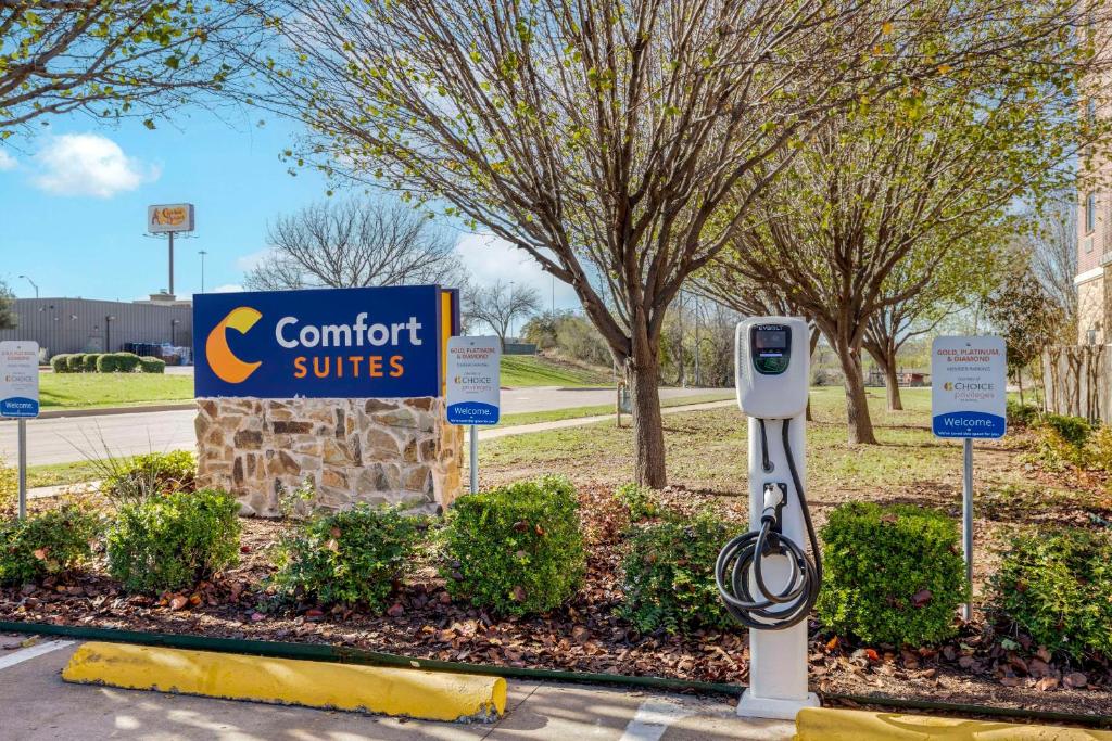 Comfort Suites image