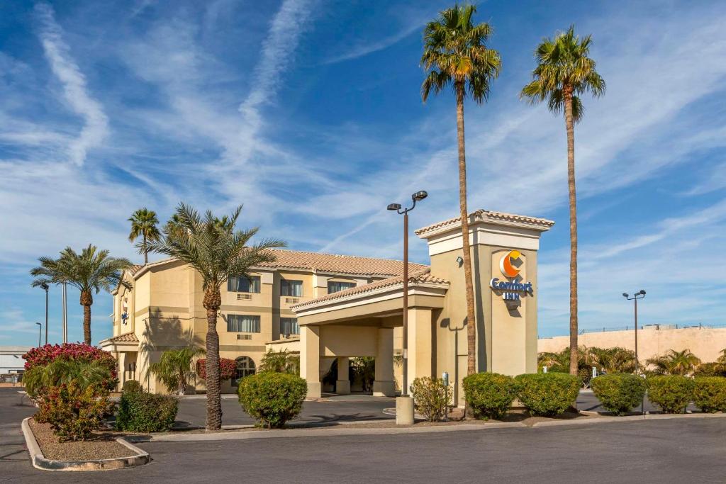 Comfort Inn West Phoenix at 27th Ave and I-I0 image