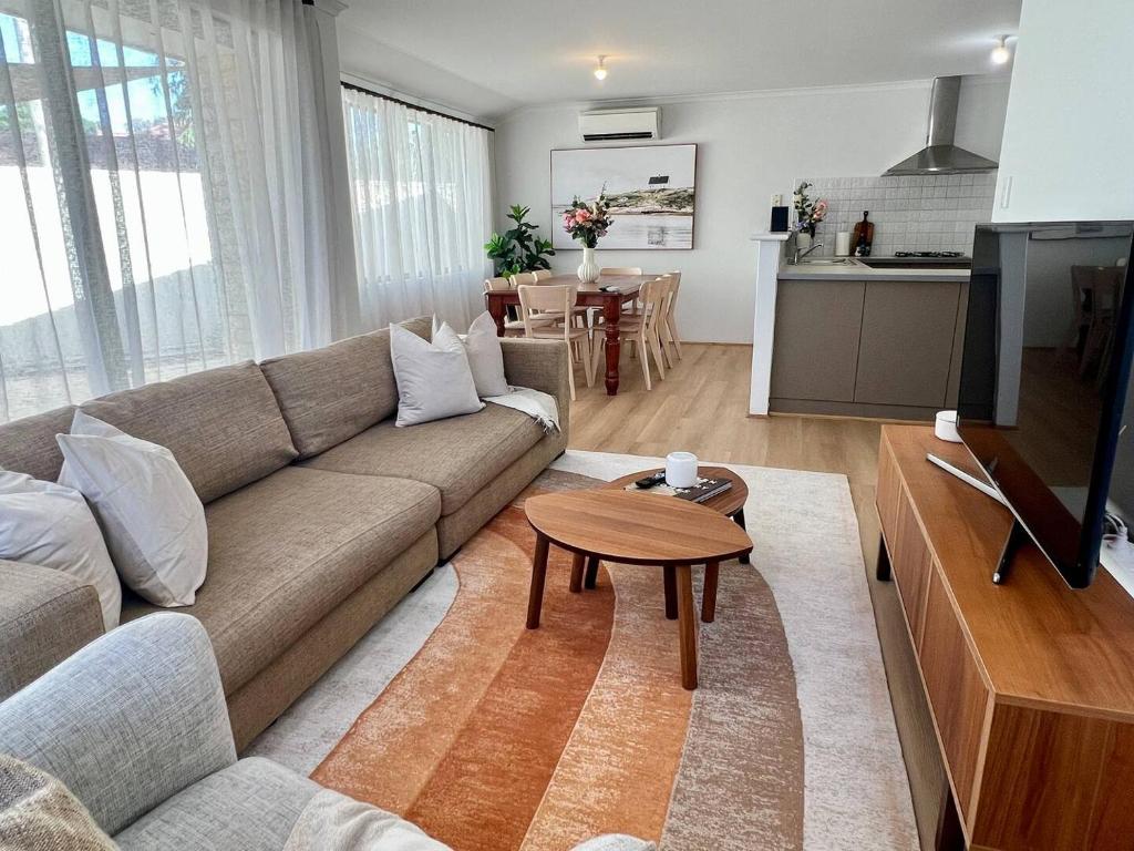 Modern Stay In Armadale photo 4