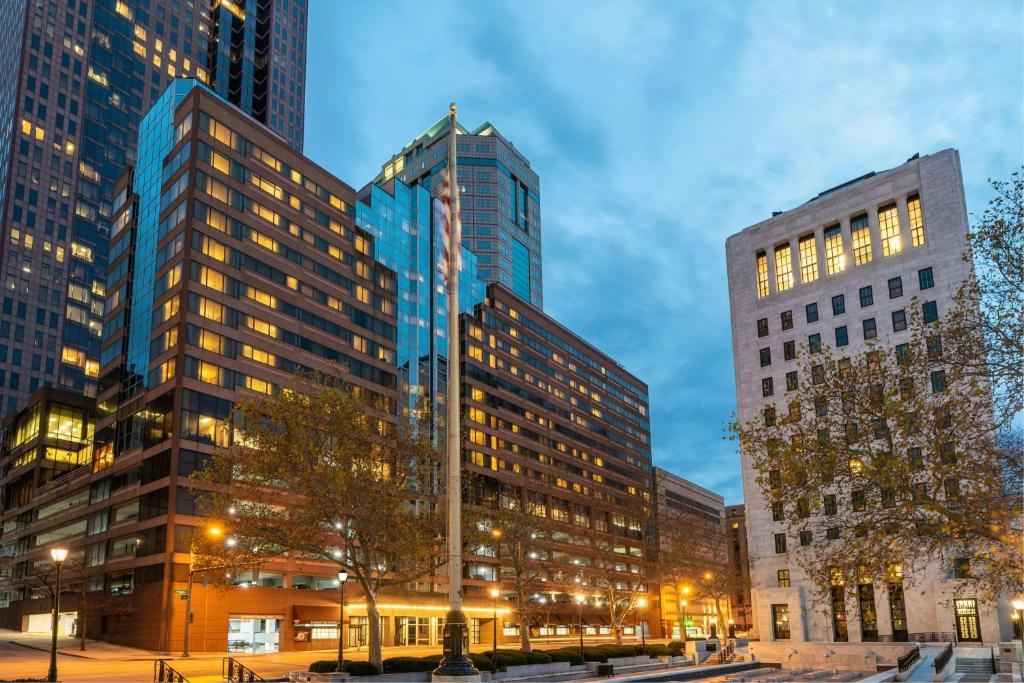 DoubleTree Suites by Hilton Hotel Columbus Downtown image